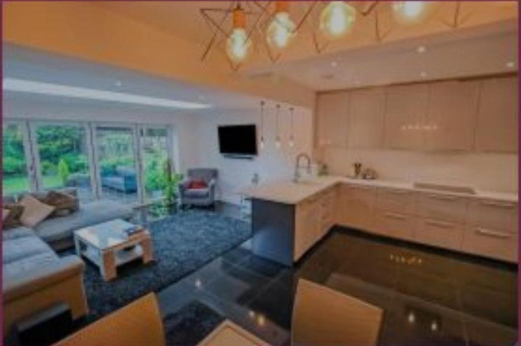 Ash Lawns Apartamento Bolton Exterior foto